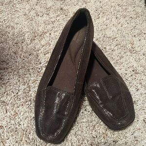 Clark’s slim loafers. Metallica brown, size 8.5